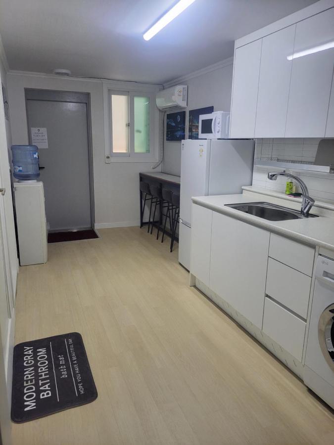 Brand New 2 Bedroom Apartment #6 Сеул Екстериор снимка